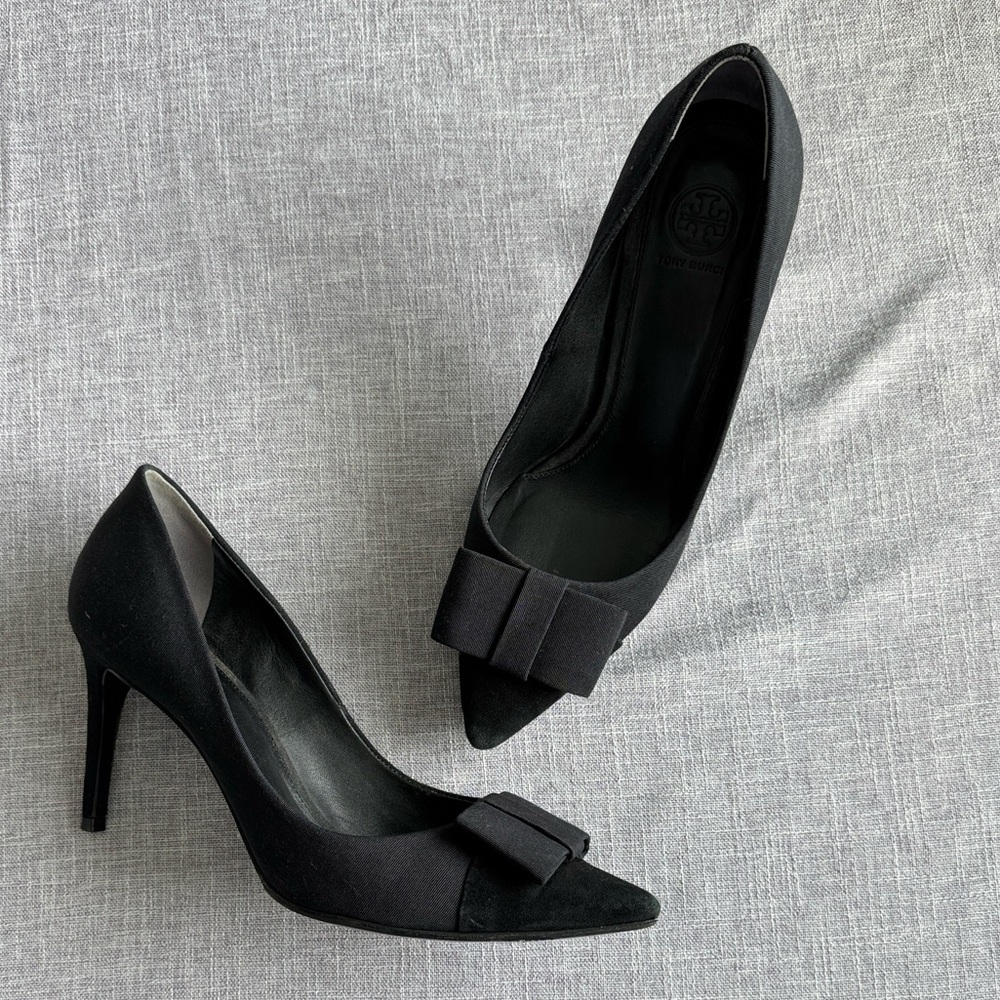 Tory Burch Aria Grosgrain Bow Pump Heels
Black size 9.5
